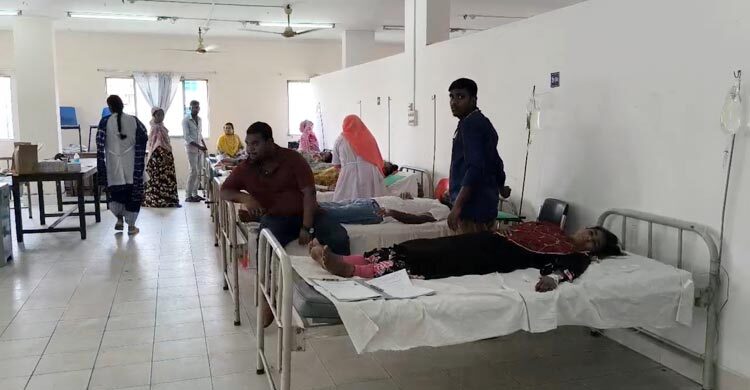 গাজীপুরে অসুস্থ হয়ে হাসপাতালে একই কারখানার ৮০ শ্রমিক